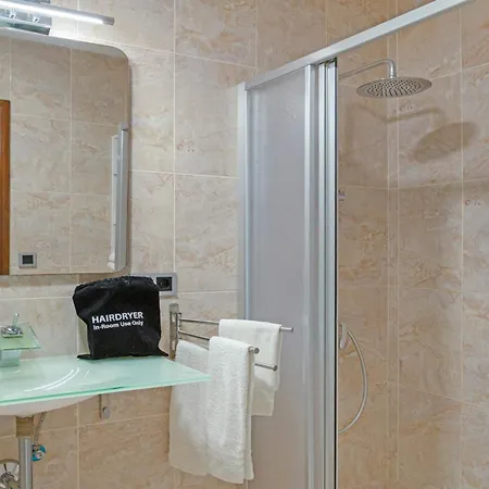 Apartamento Piso Con Balcón Cerca De La Playa