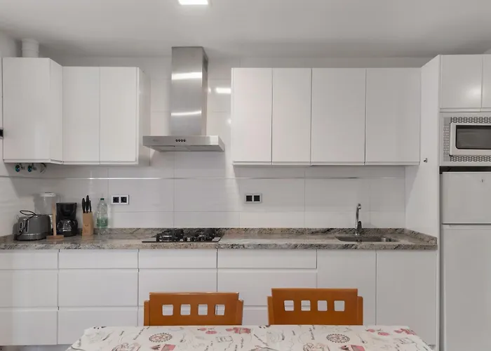 Piso Con Balcon Cerca De La Playa *