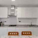 Piso Con Balcon Cerca De La Playa *