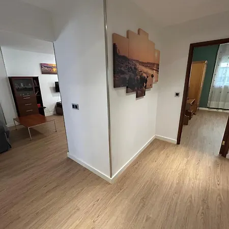Piso Con Balcon Cerca De La Playa *