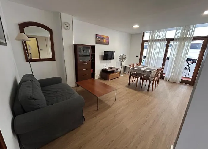 Piso Con Balcon Cerca De La Playa Apartment